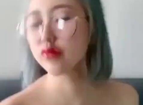 ไลฟ์สดกลุ่มลับ สาวหมวยใส่แว่นนมขาวโบ๊ะโครตน่าเย็ด